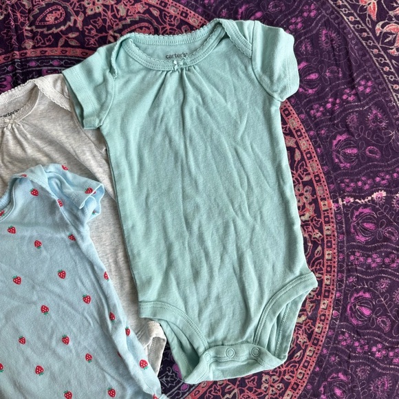 Carter’s 4-Pack Onesies - Picture 7 of 8